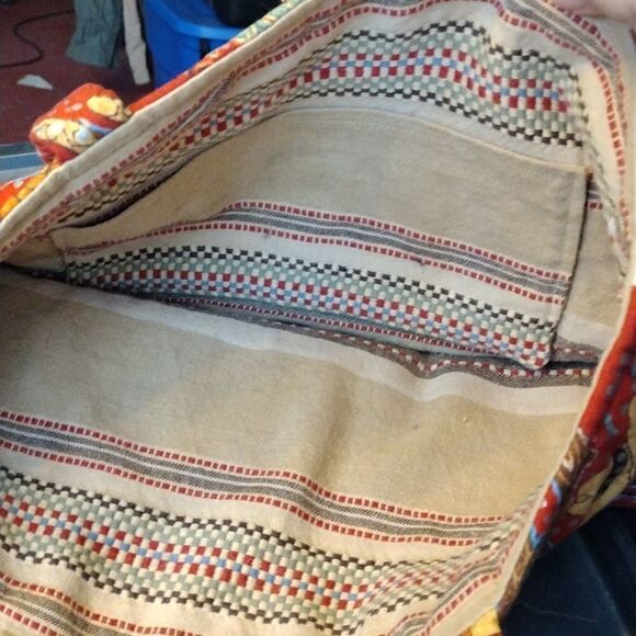 Handle reversible tote - Picture 2 of 6